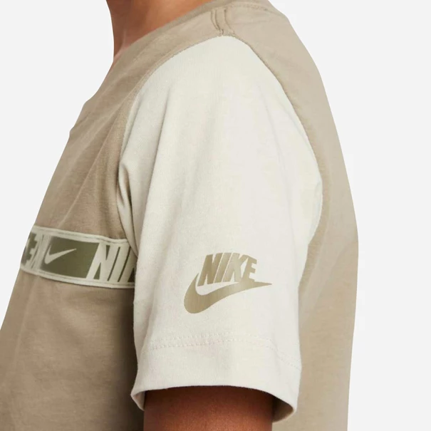 Nike Sportswear casual t-shirt jongens donkergroen