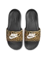 Nike VICTORI ONE WOMENS PRINT SLI slippers dames bruin dessin