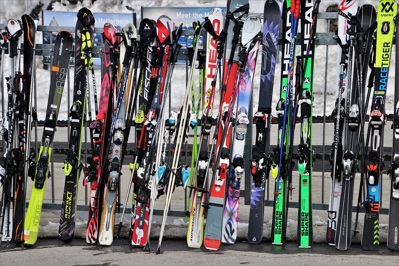 Middel Onderscheppen verontschuldiging Gebruikte ski's kopen, waar moet je op letten?